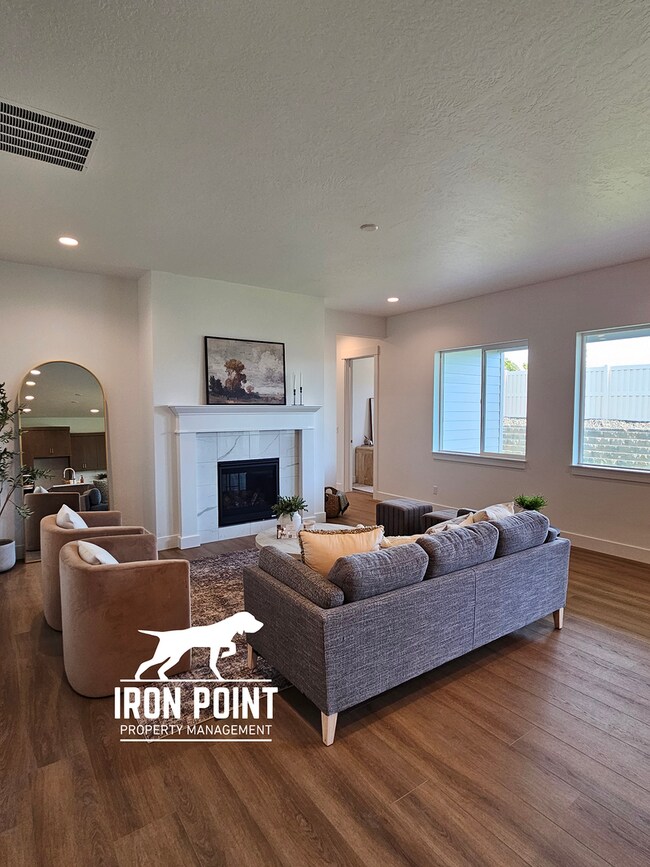 Building Photo - Brand New 4bed/3 bath home w/office, 2 car extended bay garage & all appliances included.