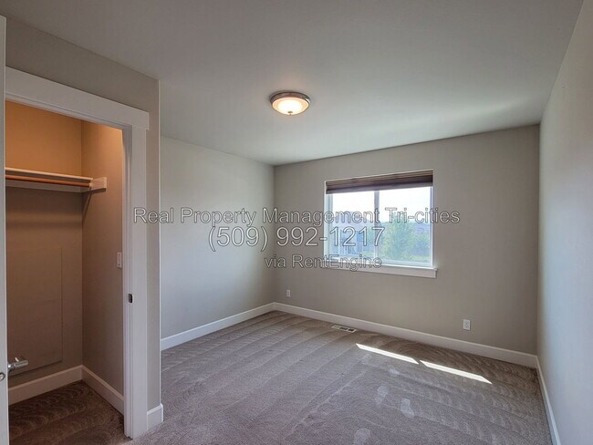 Building Photo - 1108 S Kansas Pl