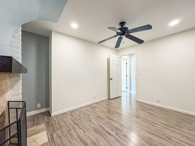 Building Photo - Great 1B/1.5BA + Den in Carlsbad!