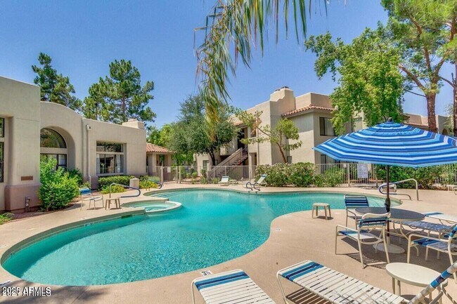 Building Photo - 750 E Northern Ave