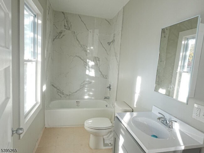 Building Photo - 32 Elmwood Ave