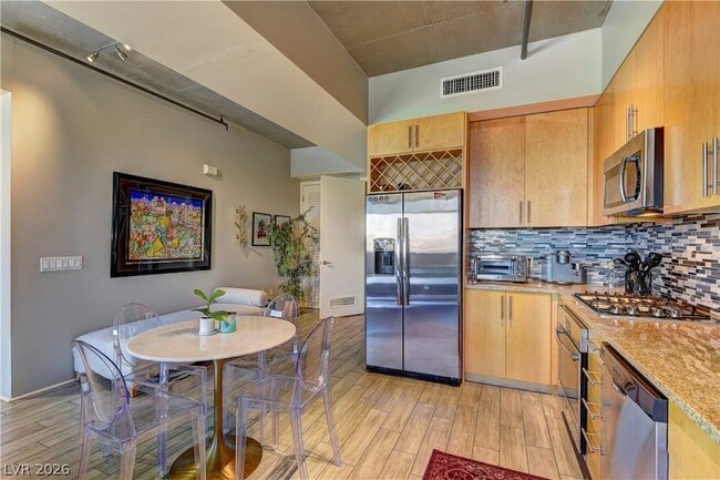 Building Photo - 353 E Bonneville Ave