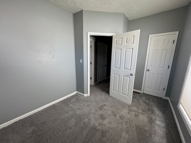 Building Photo - Near Eastside 3 Bedroom 2 Bath with Central air