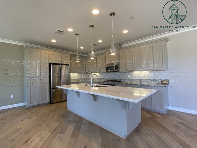Building Photo - Three Bed Home in New Marina Development