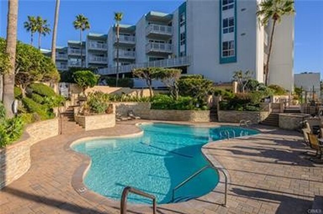 Building Photo - Totally Updated Ocean View 1 bedroom in Th...