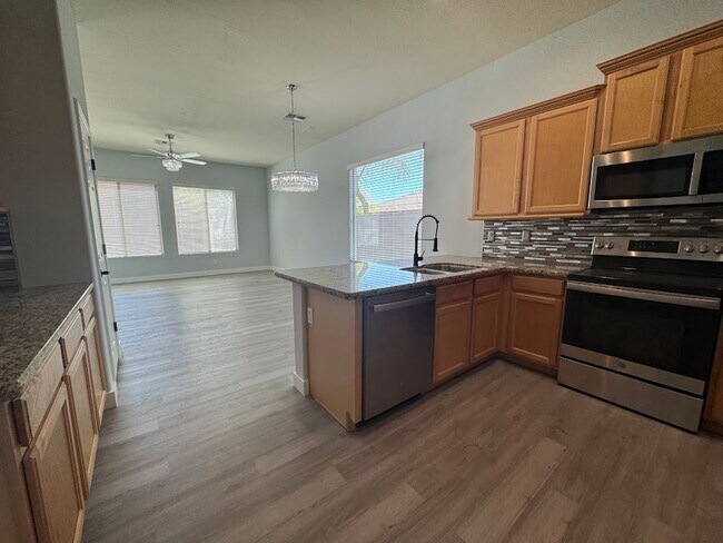 Building Photo - BEAUTIFUL 4 BEDROOM 2 BATHROOM HOME IN PHO...