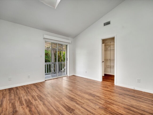 Building Photo - 631 32nd Ave Dr E