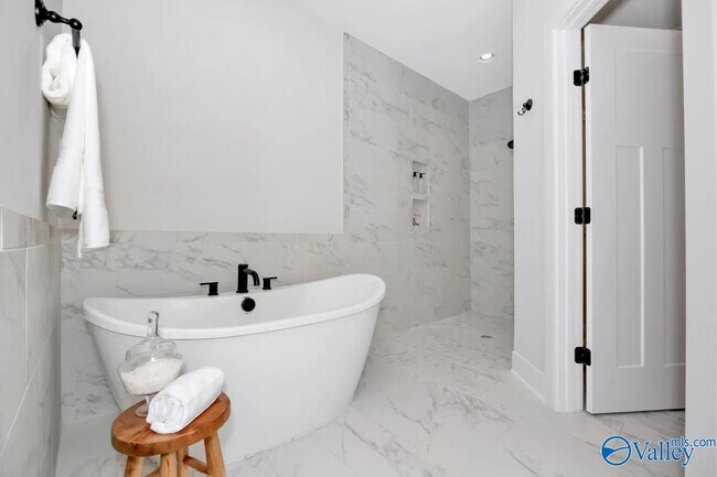 Building Photo - 64 Mountain Vis Cir