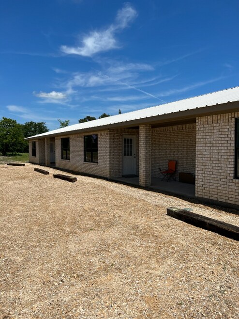 Building Photo - 136 Private Rd