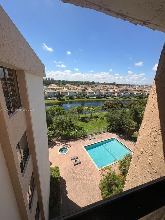 Building Photo - 900 NE 195th St