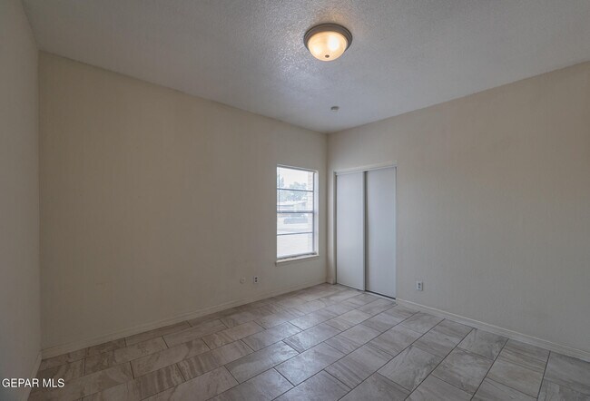 Building Photo - 3329 Running Deer Dr