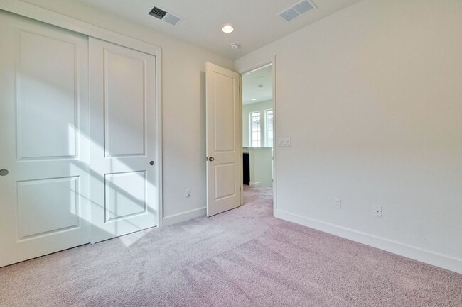 Building Photo - Gorgeous Santa Clara Home with Pool, EV Ho...