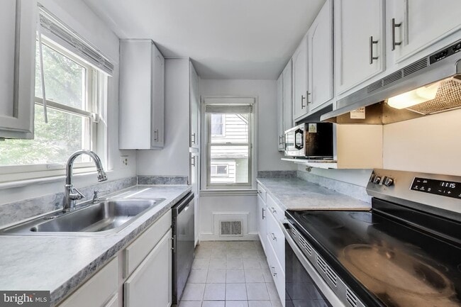 Building Photo - 4600 Jones Bridge Rd