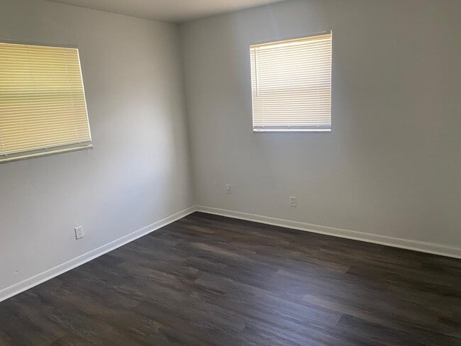 Building Photo - Cute 3 Bedroom House with Carport
