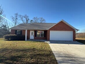 Building Photo - One-Level Ranch home in Halls