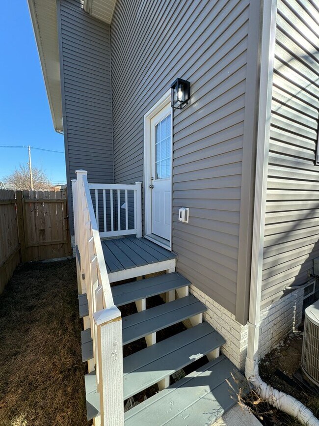 Building Photo - 2 Bedroom - Weiland Park