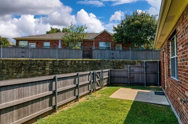 Building Photo - Townhome in Parker Estates!! READY for move in early June