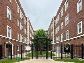Building Photo - 4408 N Winchester Ave