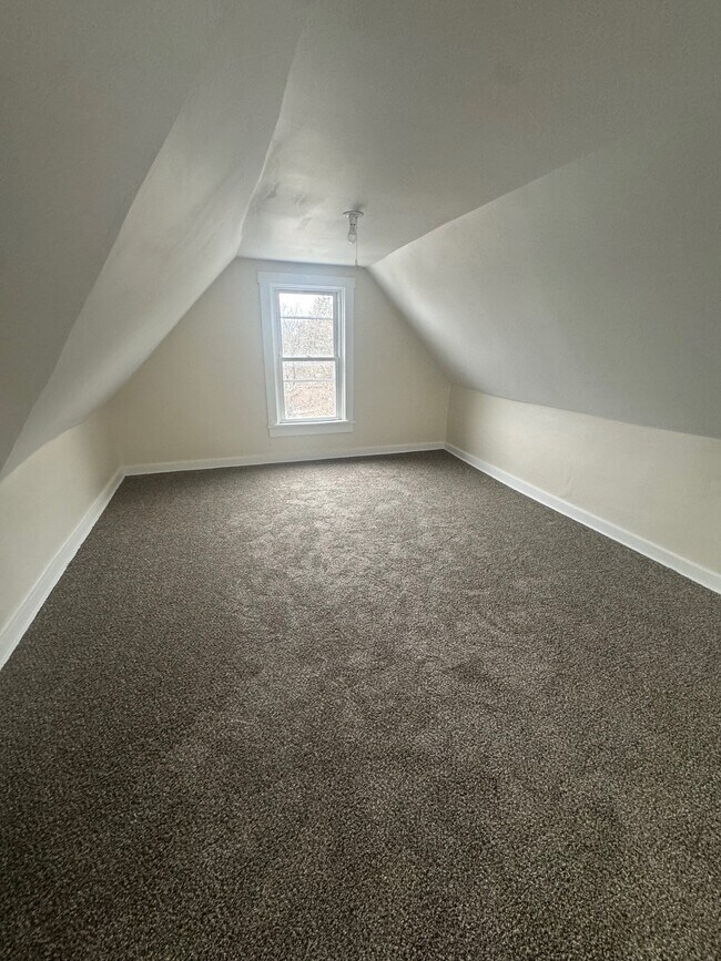 Building Photo - 545 Stokes Ave