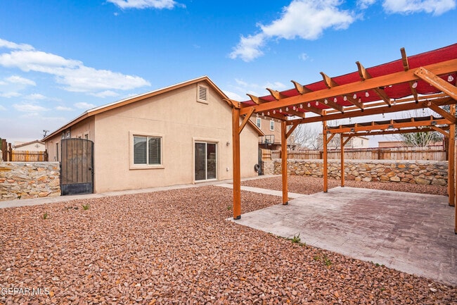 Building Photo - 14696 Jesus Almeida