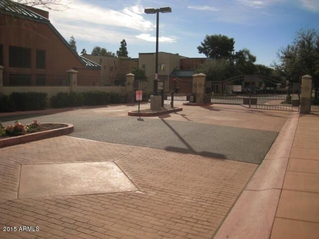 Building Photo - 2027 E University Dr