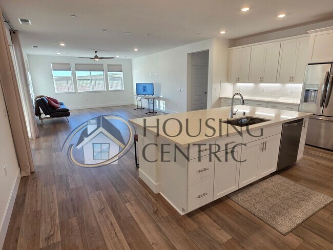 Building Photo - Executive Single Story Rental in HIGHLY DESIRABLE Heritage 55+ Community!