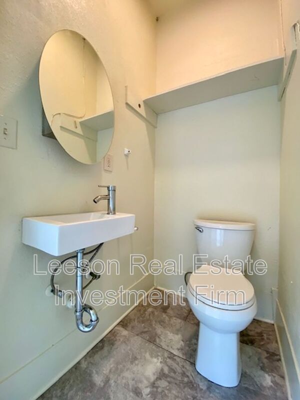 Building Photo - 451 Egan St