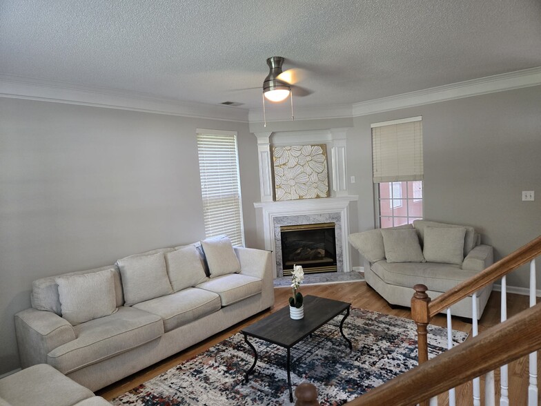 Building Photo - 12140 Old Willow Rd