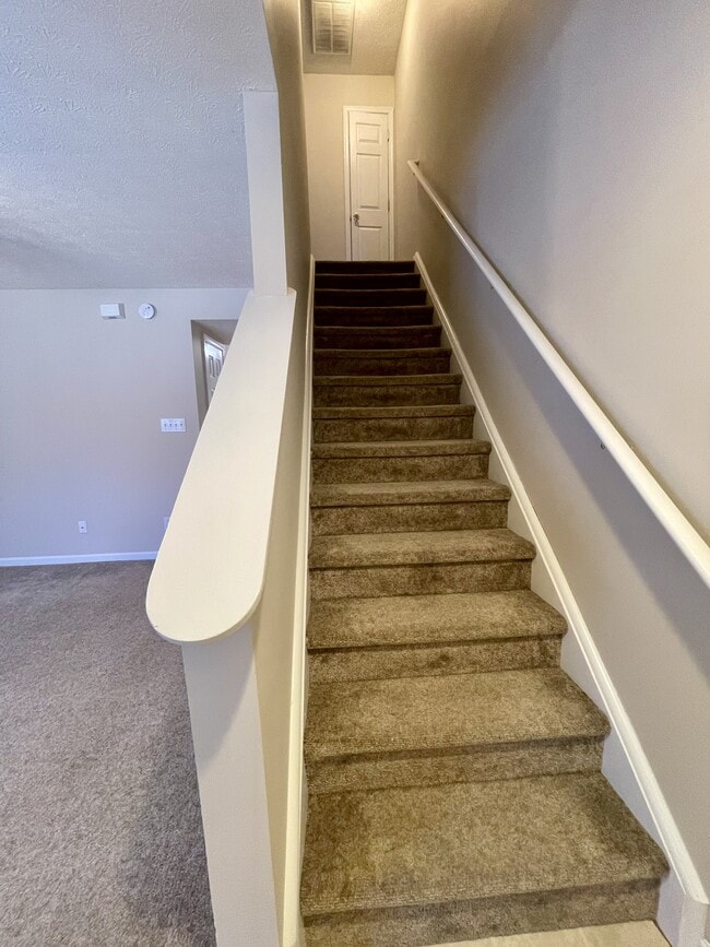 Building Photo - 125 Primrose Ln