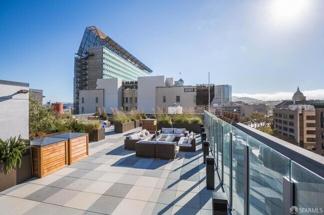 Building Photo - 1075 Market St