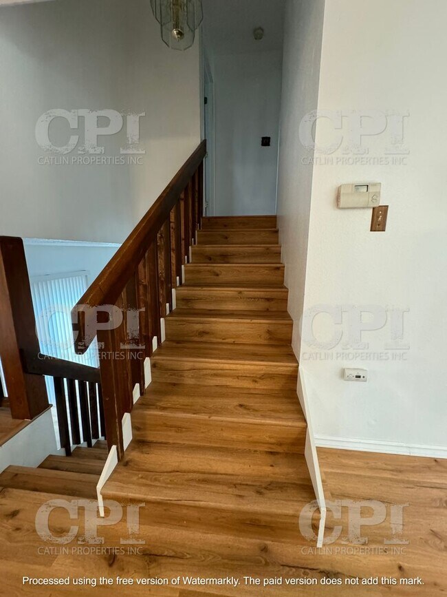 Building Photo - 303 Nevada Dr