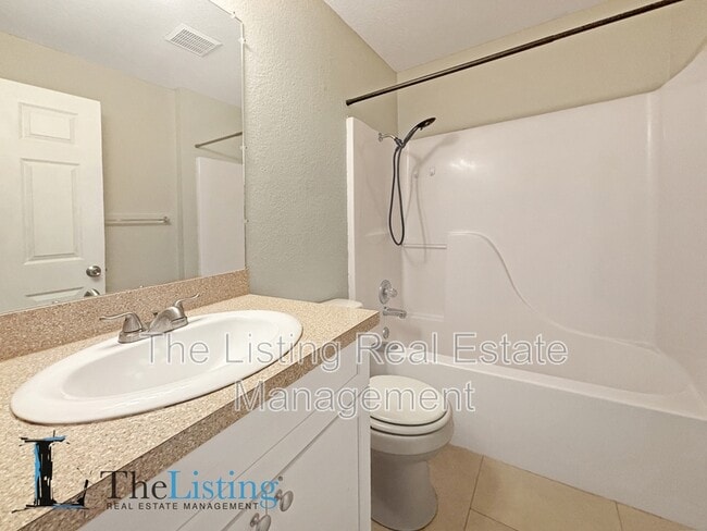 Building Photo - 5637 Viburnum Ct
