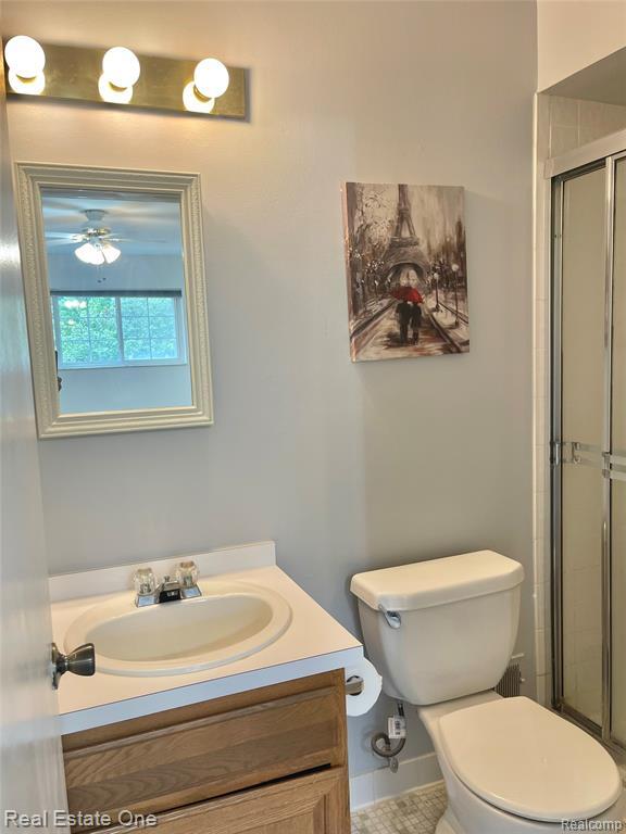 Building Photo - 688 E Fox Hills Dr