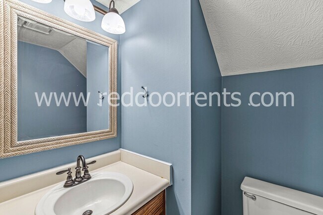 Building Photo - Charming 3-Bedroom Ranch with Scenic Backy...