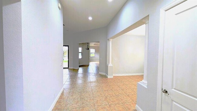Building Photo - 11555 NW 81st Pl