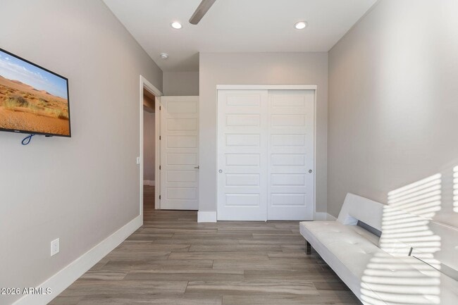 Building Photo - 2252 E South Mountain Ave