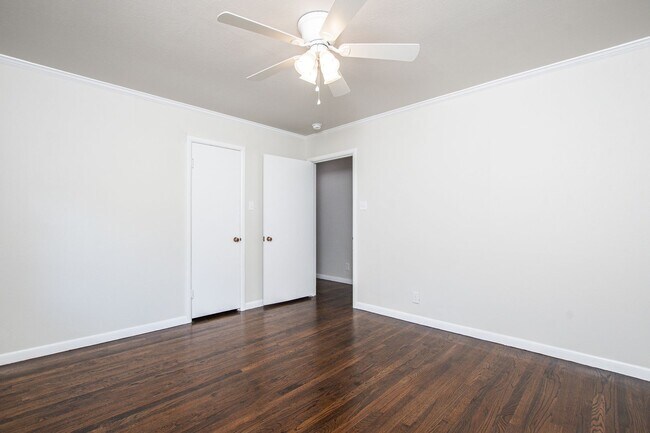 Building Photo - Renovated 3 Bed / 2 Bath Brick Home with 2-Car Garage & Fenced Yard in North Temple