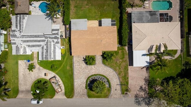 Building Photo - 2445 SE 7th St