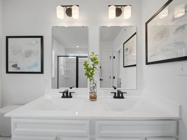 Building Photo - 201 Yellowwood Ct