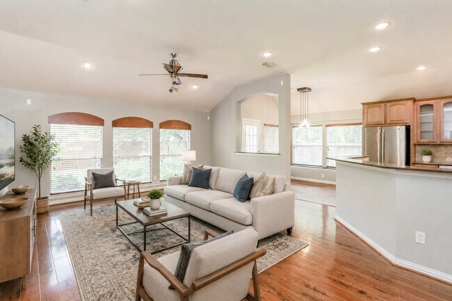 Building Photo - 1635 Fairview Dr