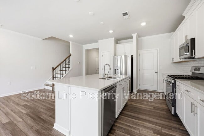 Building Photo - 5038 Kota St