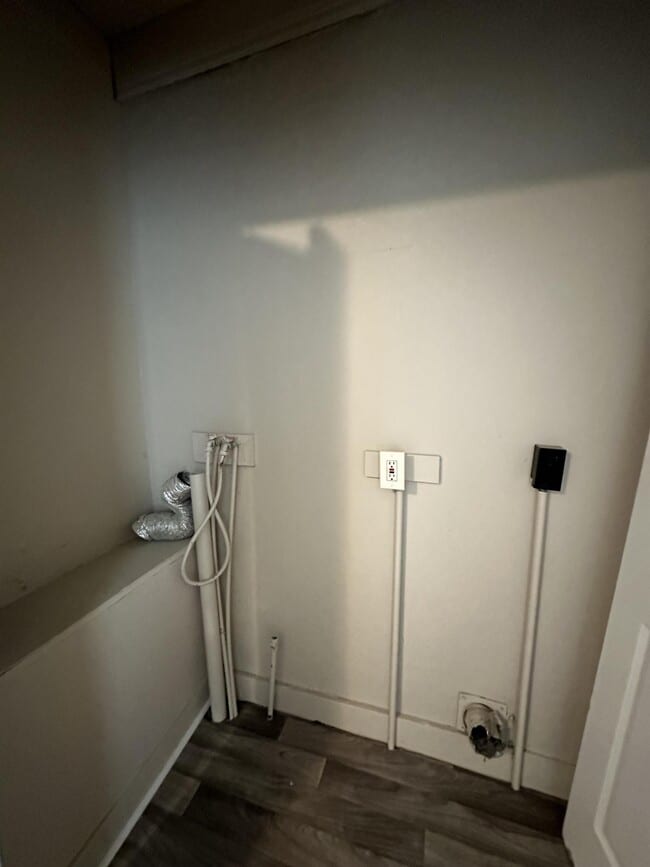 Building Photo - 3828 E 11th St