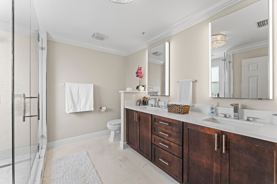 Master Bath - 113 S Newport Ave