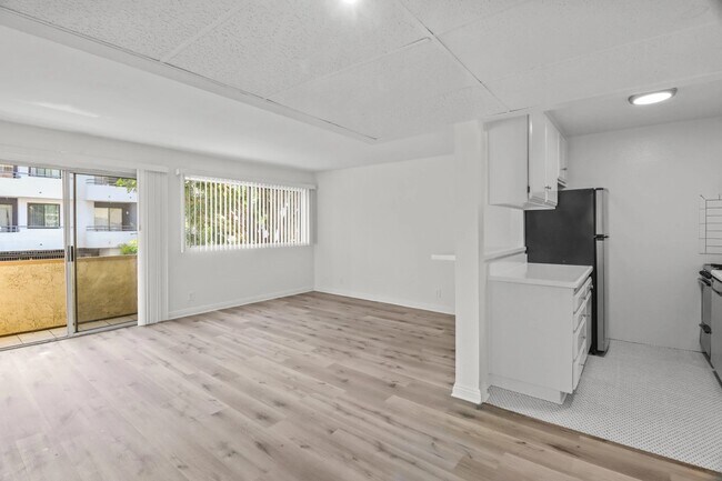 Interior Photo - 1394 Midvale Avenue,