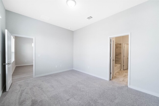 Building Photo - 15008 Forum Ave