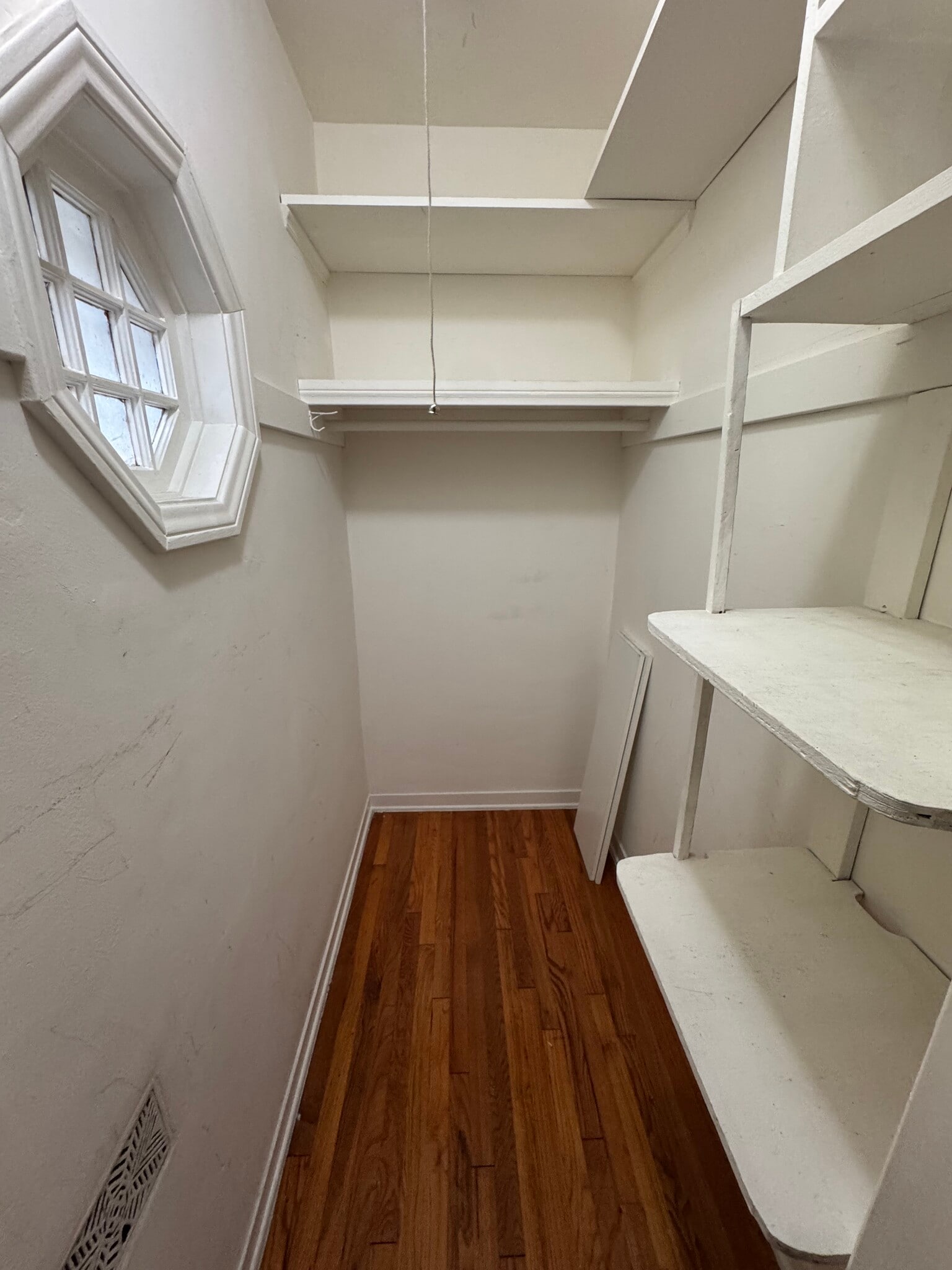 Building Photo - 5767 San Vicente Blvd