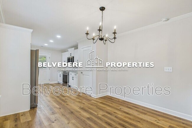 Building Photo - 2322 Fernwood Dr