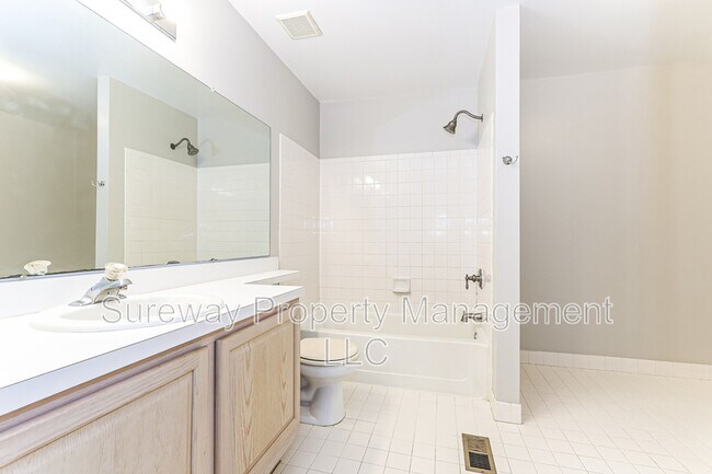 Building Photo - 4406 Aberdeen Ln