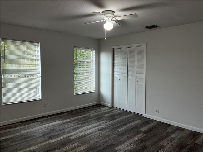 Building Photo - 1358 W 69th St