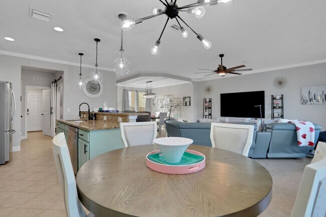 Building Photo - Flagler Station Townhome 3/2.5 - 2 car garage - 2000+ square feet